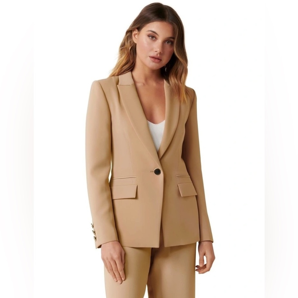 Sophisticated Tan Blazer with Classic Suit Jacket Style